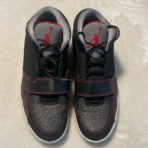 Like New! Mens Size 11 Air Jordan Flight Club 90s Black